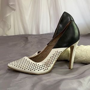 French connection Black and white pumps